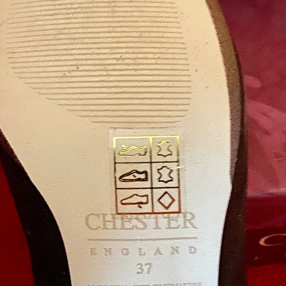 CHESTER Made in England
Retro Style Suede shoes Never worn - Picture 7 of 7